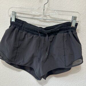 lululemon Hotty Hot Low-Rise Lined Short 2.5"